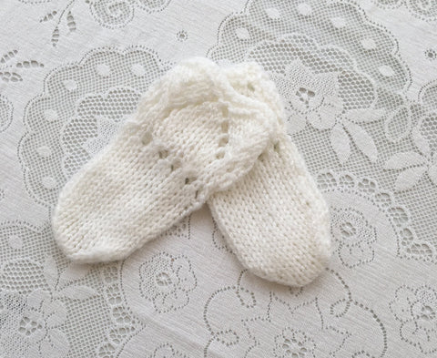 0-3 Months hand knit mittens - Love PreLoved