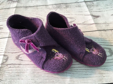 EUR 24  Slippers - Rubber Soled
