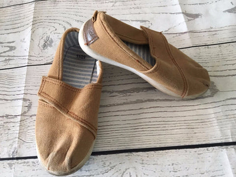 Size 11 brown deck shoes