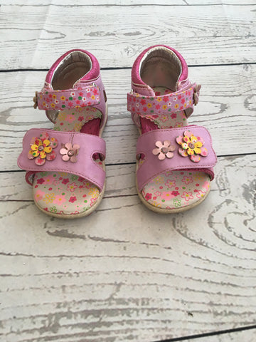 Size 5 Eur 22 Pink Sandals