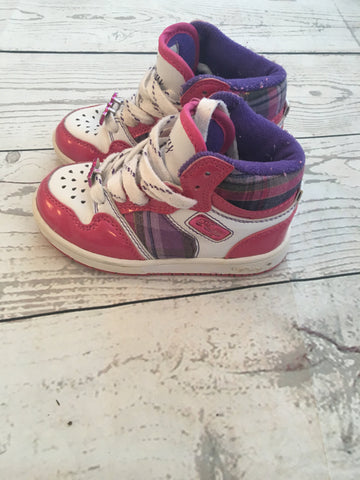 US 6 High Top Trainers