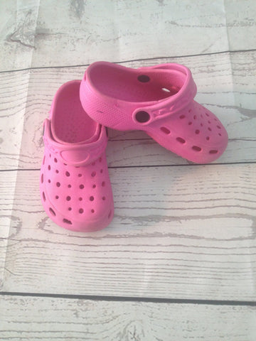 Size 6 summer clogs